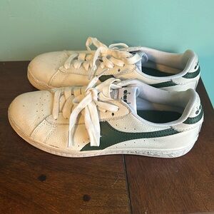 Women’s Diadora sneakers US size 8